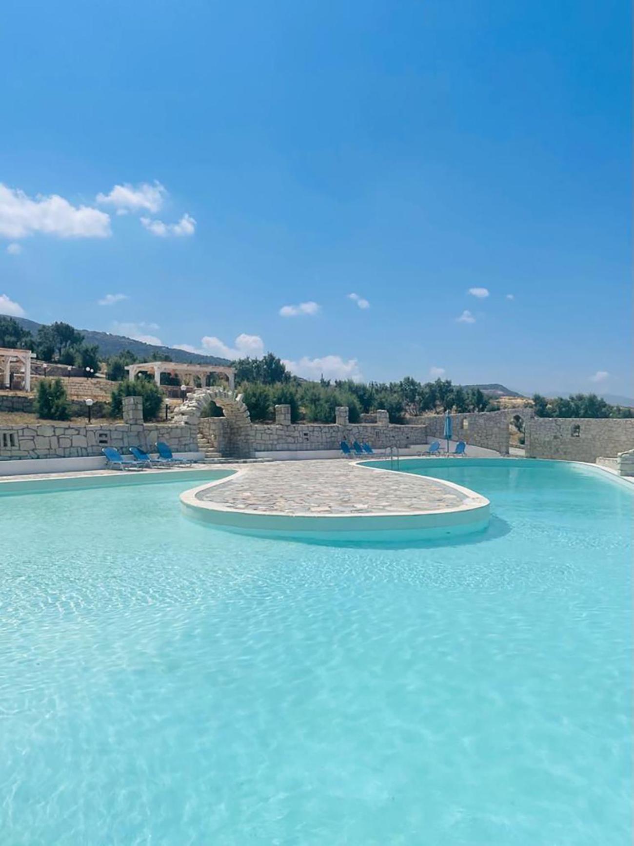 Lassion Golden Bay Сития Екстериор снимка